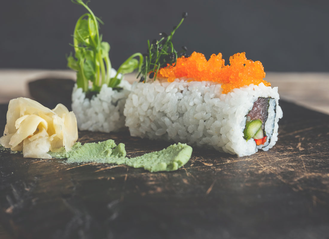 Vegan kelp caviar with sushi